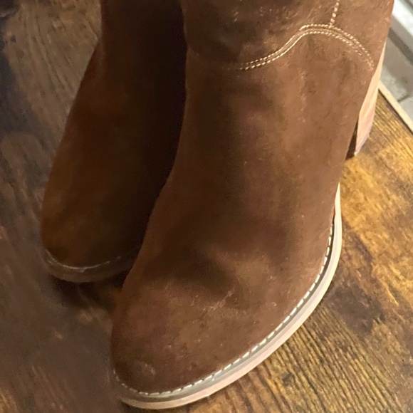 BROWN SUADE BOOTIES - Picture 2 of 4